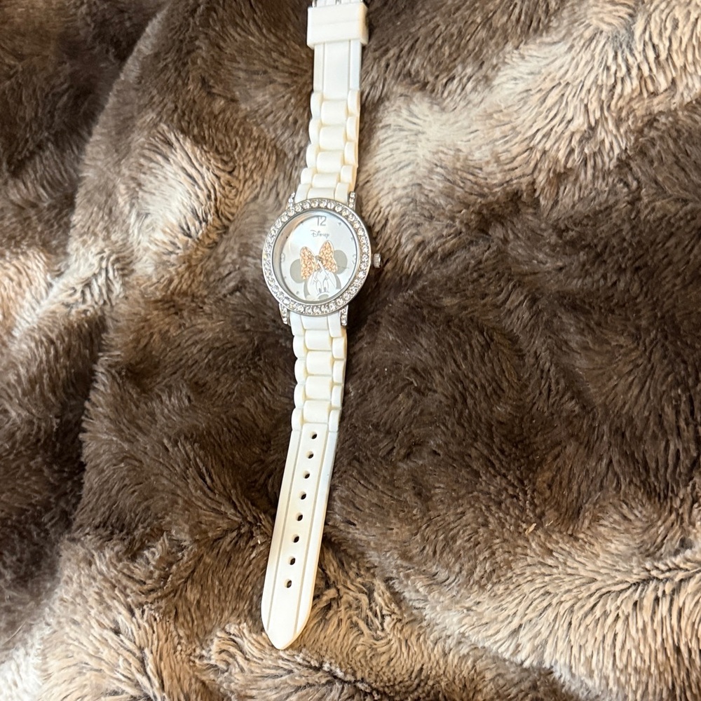 Disney Cream Women's Watch with Character Design MINNIE